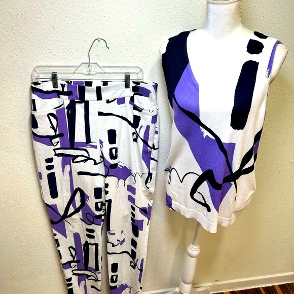 Chico's Abstract Purple and Black Cropped Pants and matching abstract top - Picture 9 of 11
